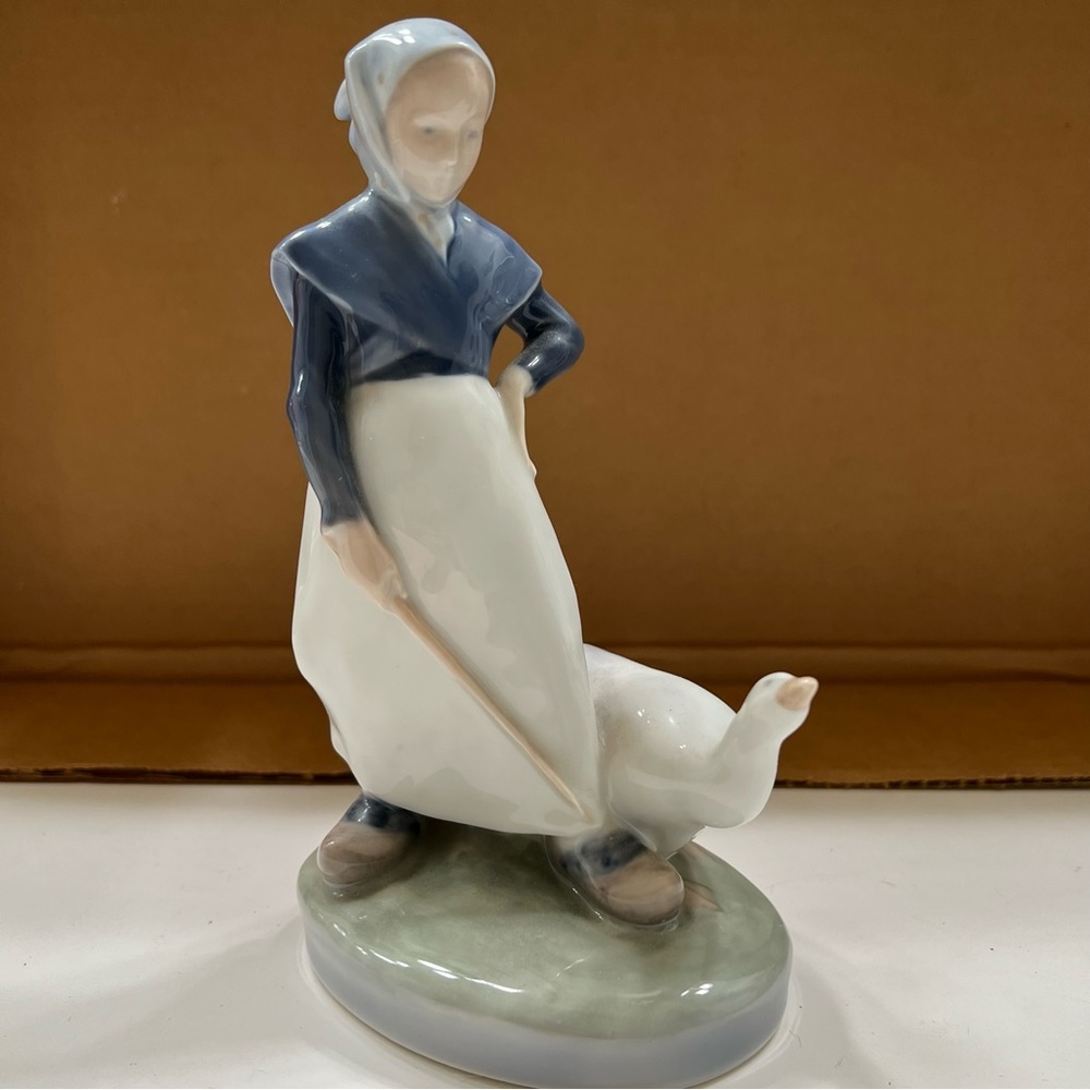 Royal Copenhagen‎ Figurine No. 528. Girl with Goose 7”